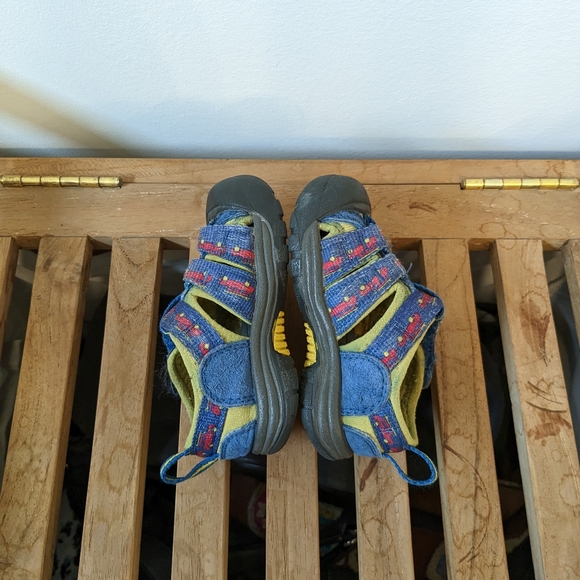 Keen Newport H2 Sandals Car Surf Board Print Blue Red Yellow Hiking Sandals - Picture 6 of 9